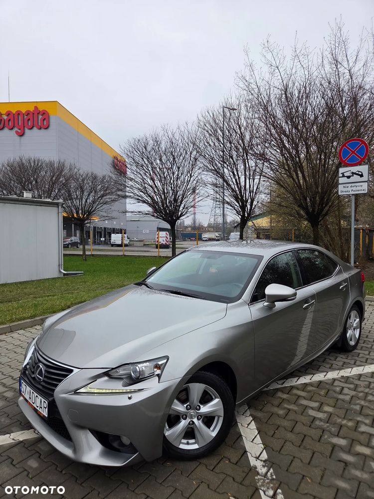 Lexus IS 300h Elite - 9