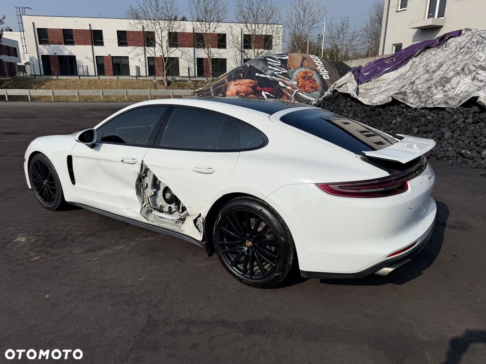 Porsche Panamera - 4