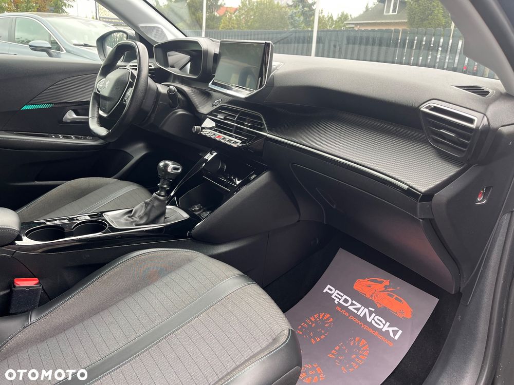 Peugeot 208 - 8