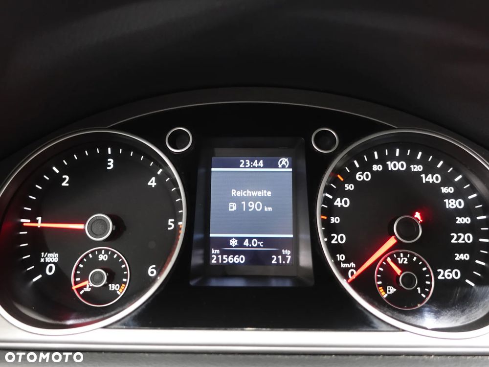 Volkswagen Passat 2.0 Blue TDI SCR Highline - 36