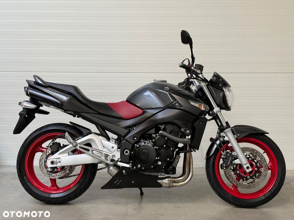Suzuki GSR - 3