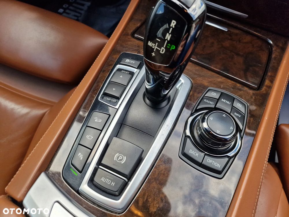 BMW Seria 7 740d - 29