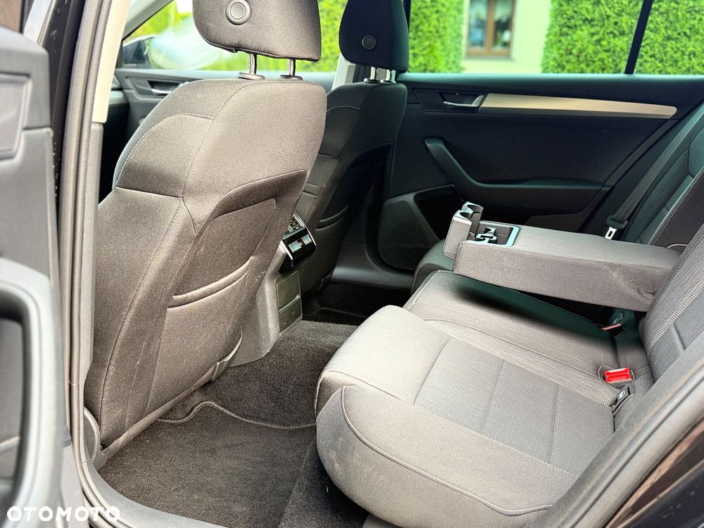 Skoda Superb 2.0 TDI DSG Ambition - 26