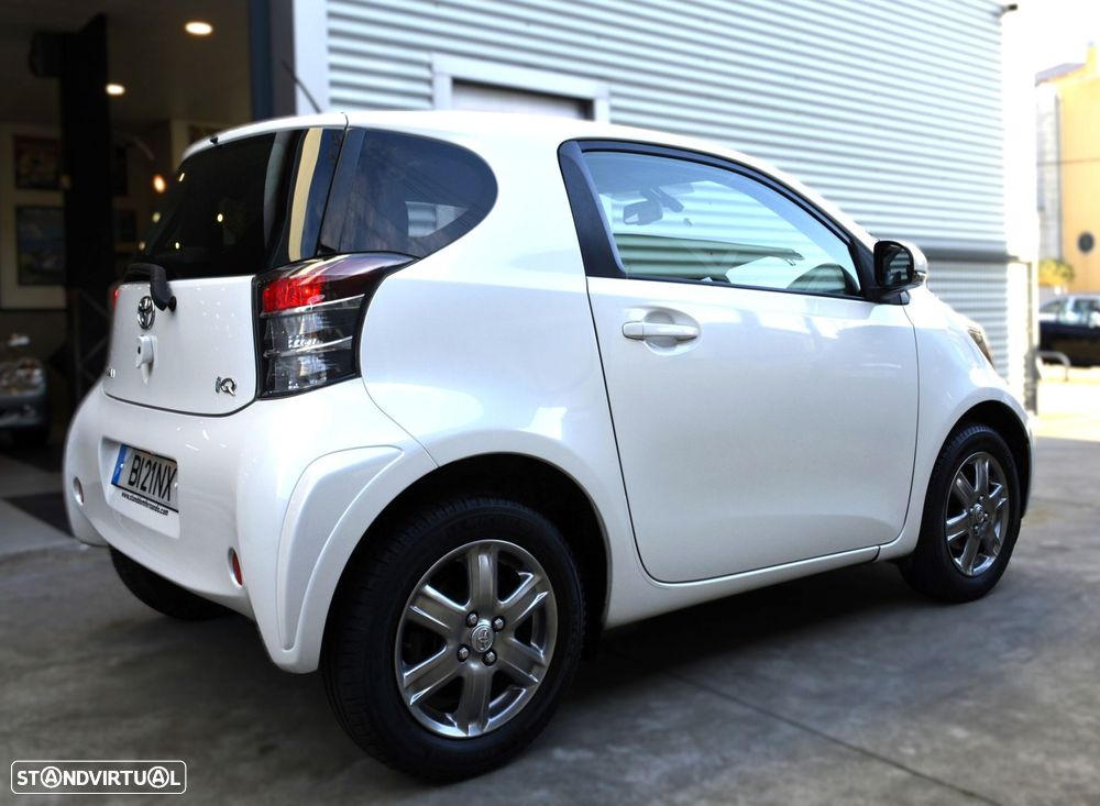 Toyota iQ 1.0 VVT-i Essential+AC - 6