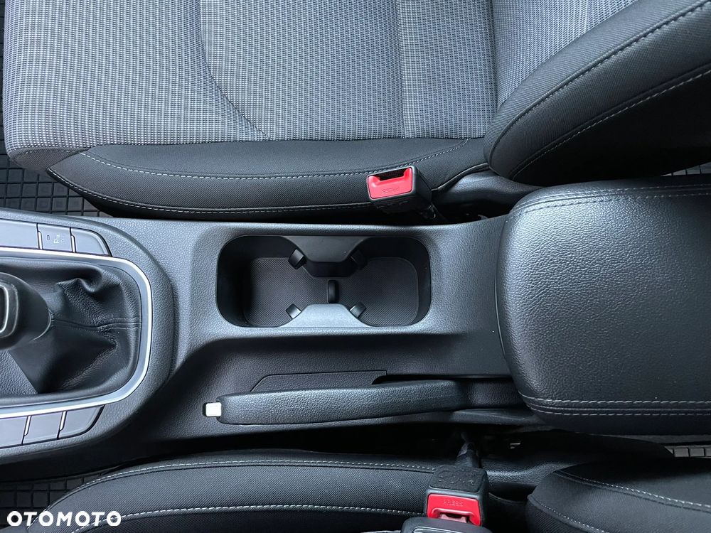 Hyundai i30 1.5 DPI Classic + - 37