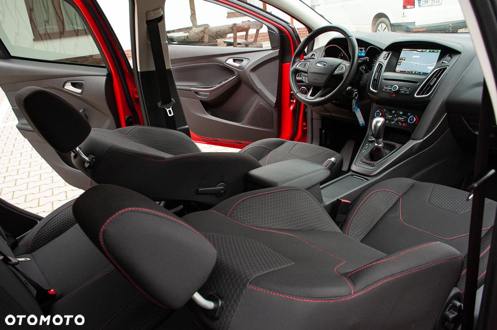 Ford Focus SW 1.5 EcoBoost S&S ST-LINE - 24