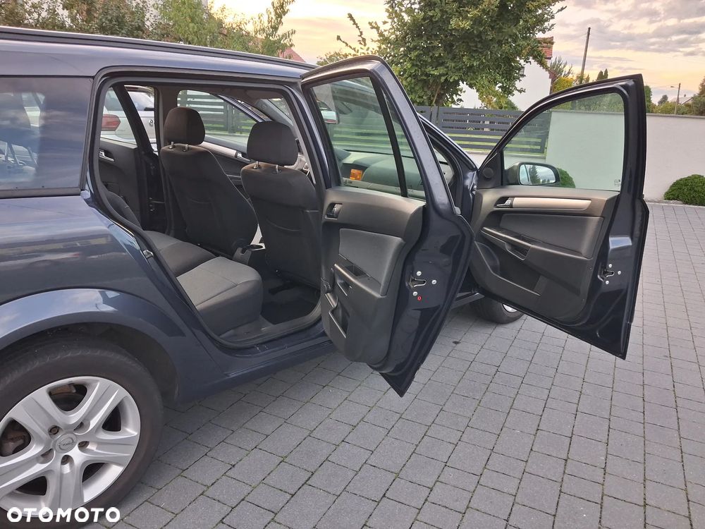 Opel Astra 1.6 Caravan - 13