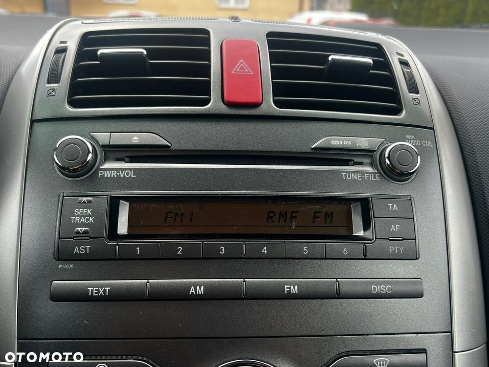 Toyota Auris 1.6 Executive - 16