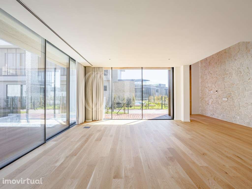 Moradia T4+1 com piscina, jardim, condomínio em Cascais - Grande imagem: 2/37