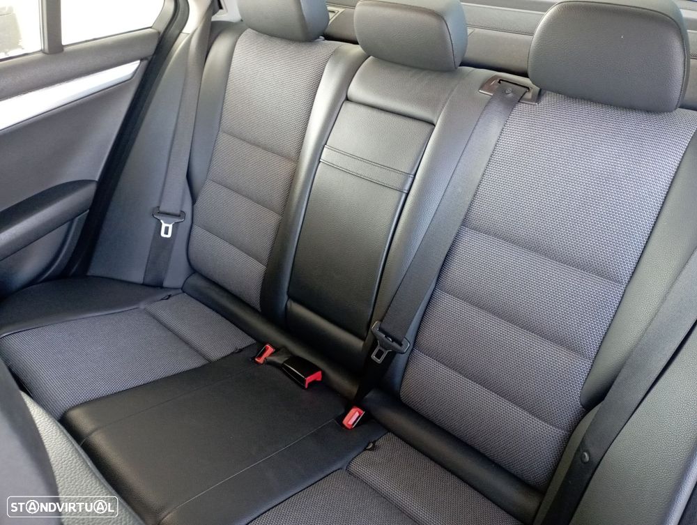 Mercedes-Benz C 220 CDI Avantgarde BlueEfficiency Aut. - 6