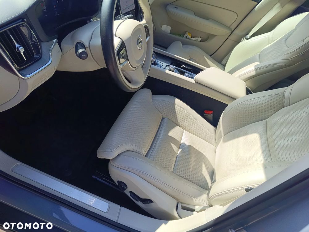 Volvo V60 Cross Country Plus B5 B AWD - 27