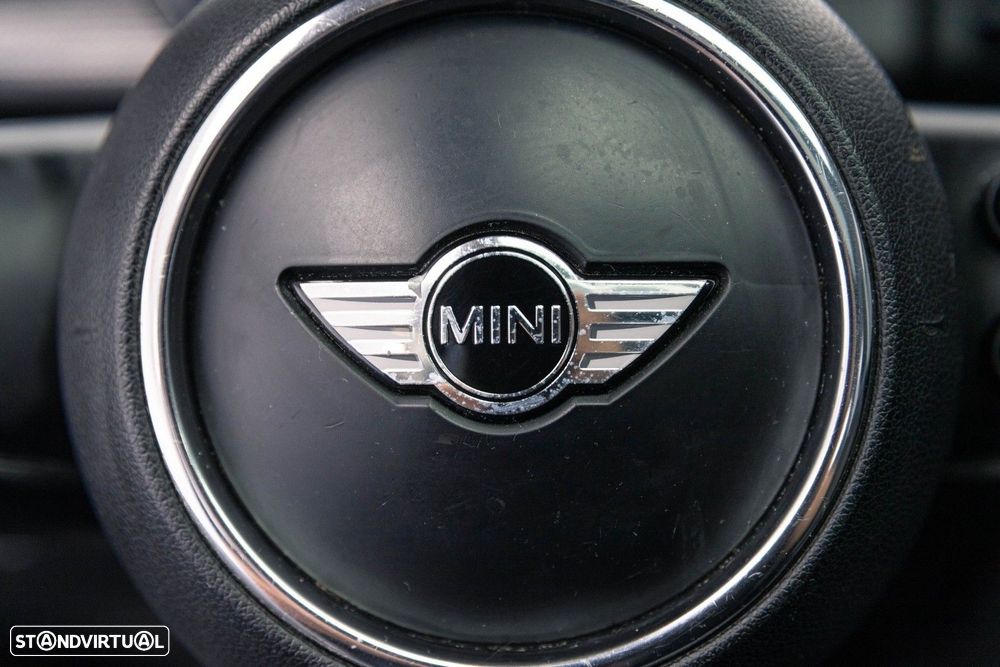 MINI 3 Portas Cooper D Aut. - 29