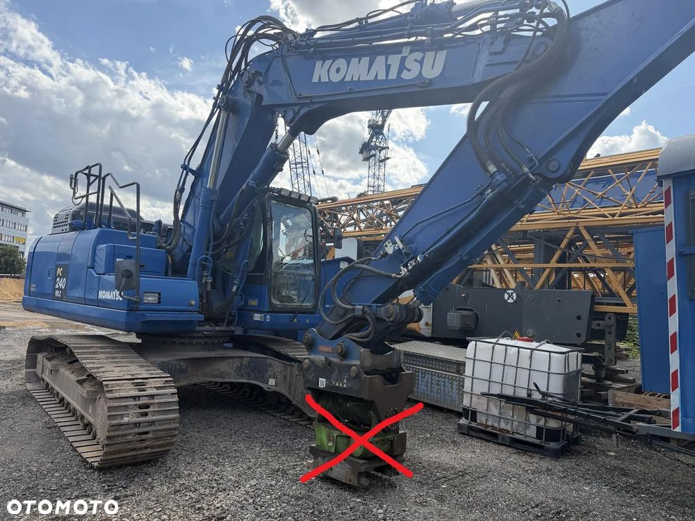 Komatsu PC 240 LIEBHERR  HITACHI - 1