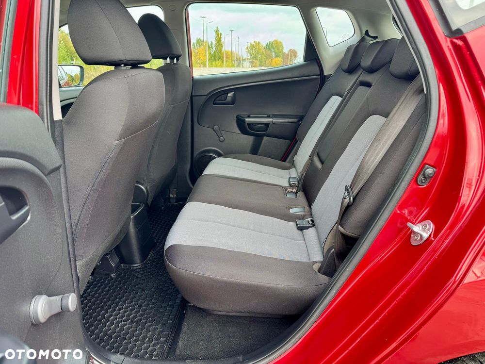 Kia Venga 1.4 CVVT Attract - 11