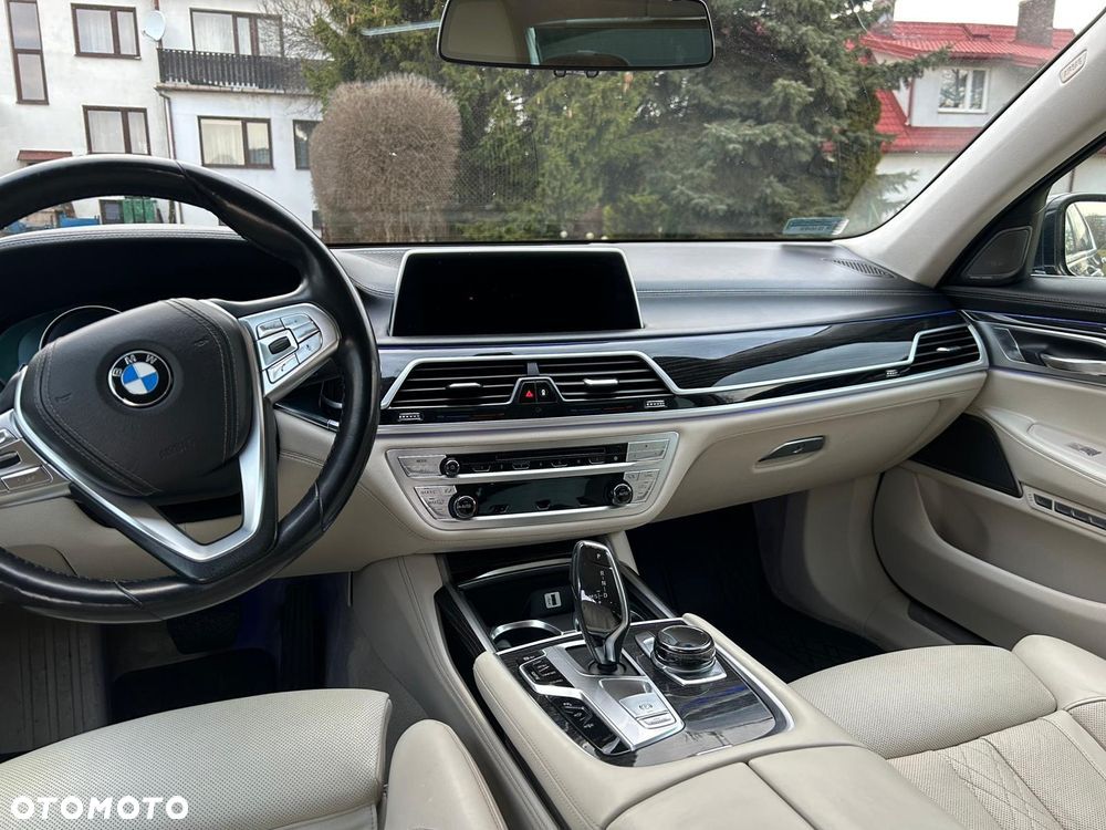 BMW Seria 7 750Li xDrive - 10