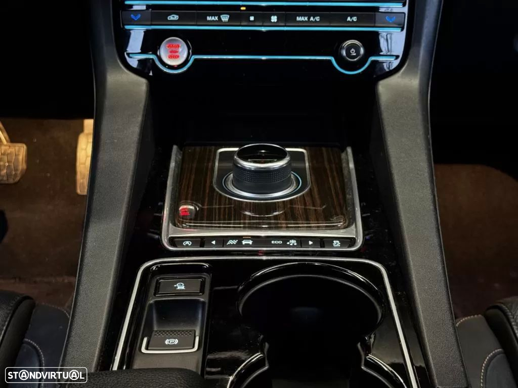 Jaguar F-Pace - 30