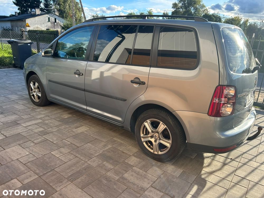 Volkswagen Touran - 4