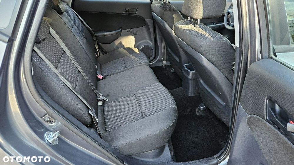 Hyundai i30 1.6 CRDi FIFA WM Edition - 21