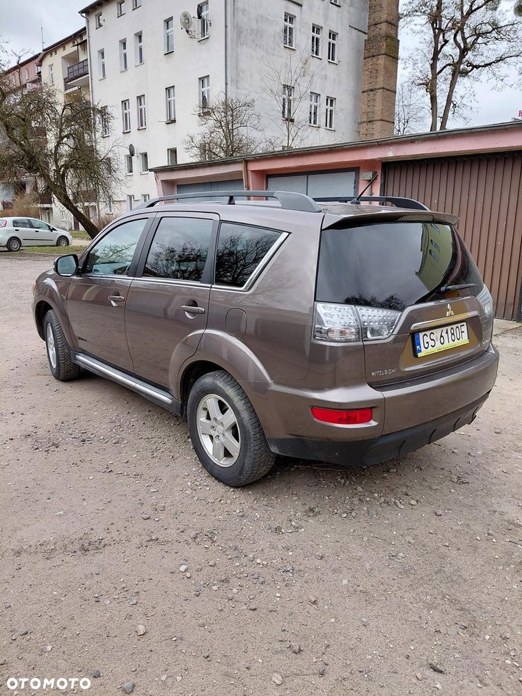 Mitsubishi Outlander 2.0 Invite 2WD - 6