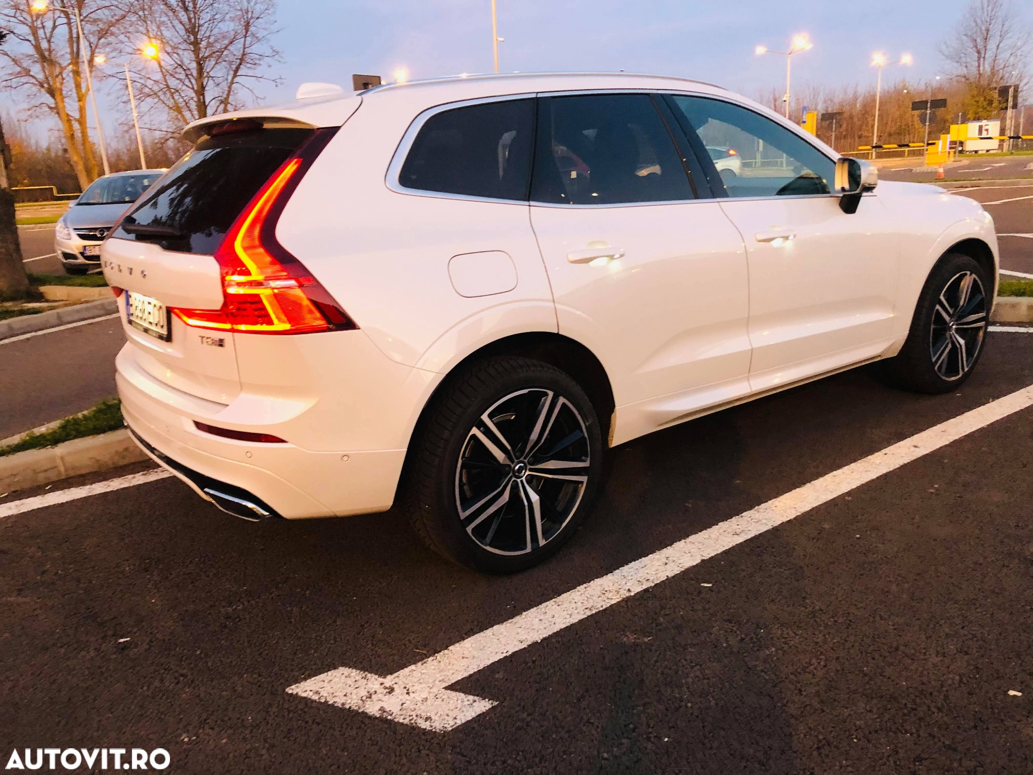 Volvo XC 60 Recharge T8 Twin Engine eAWD R-Design - 6