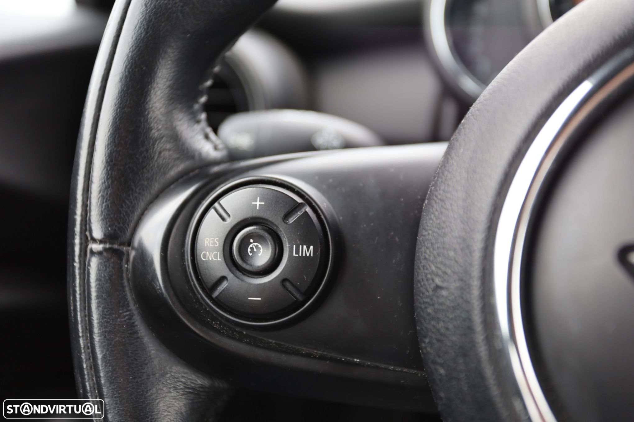 MINI 3 Portas One D - 13