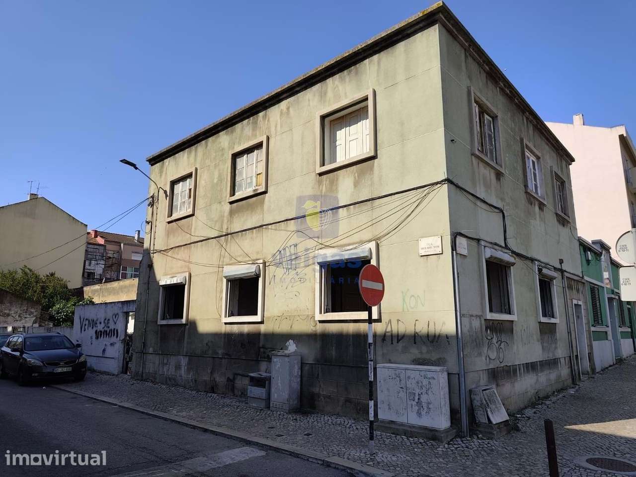 Prédio de 2 andares com terreno - Grande imagem: 3/11