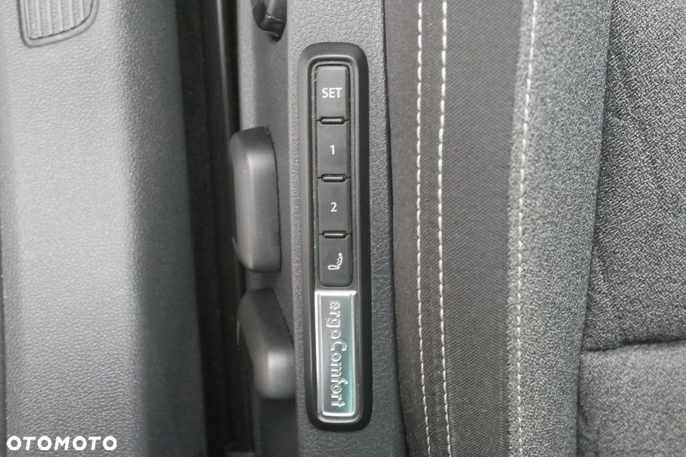 Volkswagen Passat Variant 2.0 TDI SCR Business DSG - 33