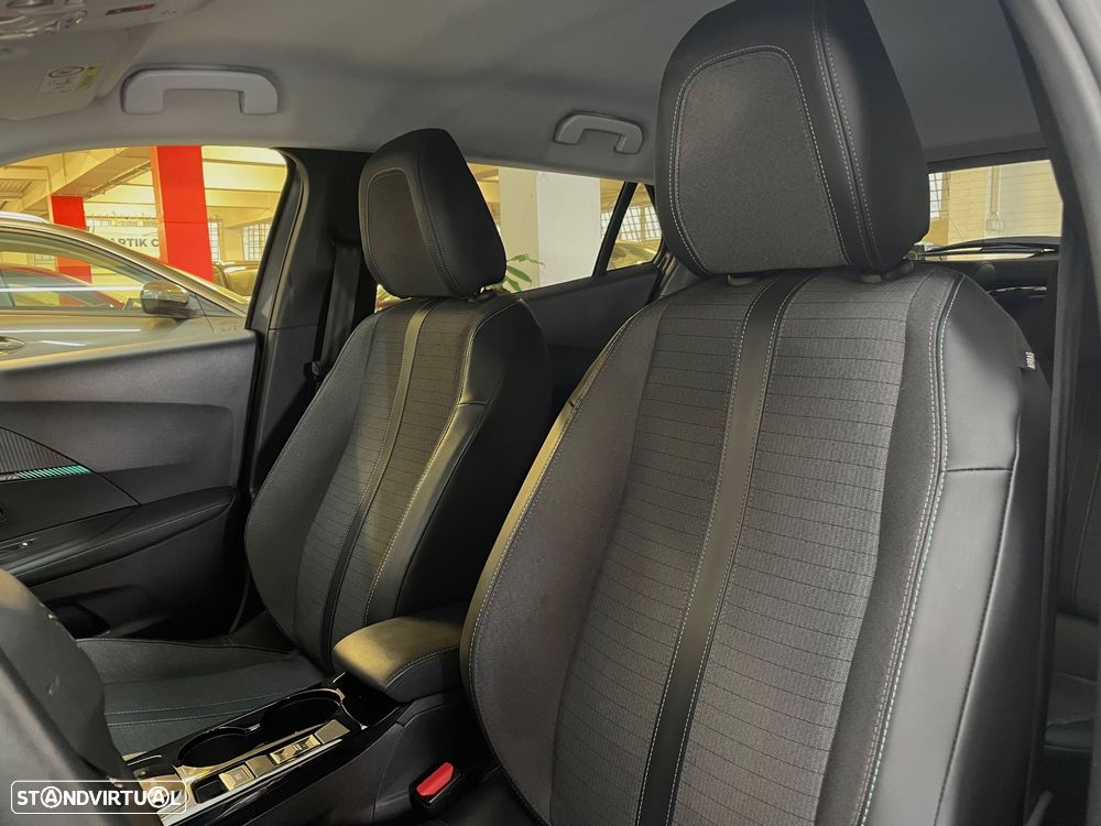 Peugeot 2008 PureTech 130 EAT8 Allure - 18