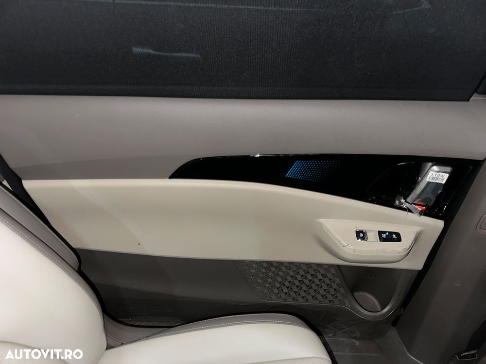 Kia Carnival - 21