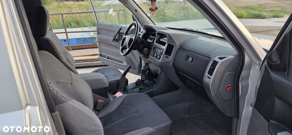 Mitsubishi Pajero - 5