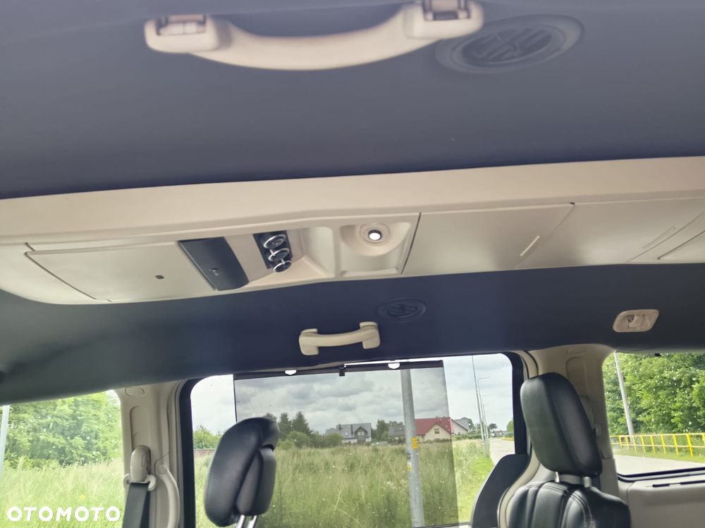 Chrysler Town & Country - 9