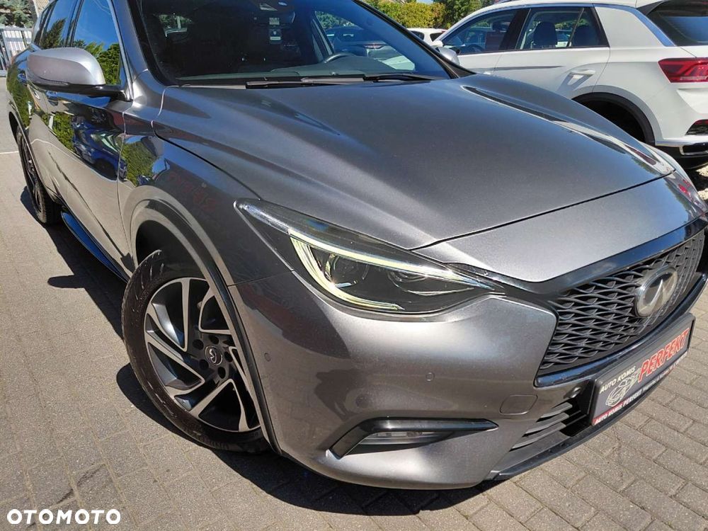 Infiniti Q30 - 5