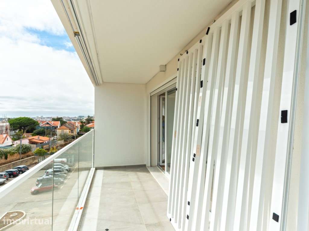 T4 com terraço em São João do Estoril - Grande imagem: 4/16