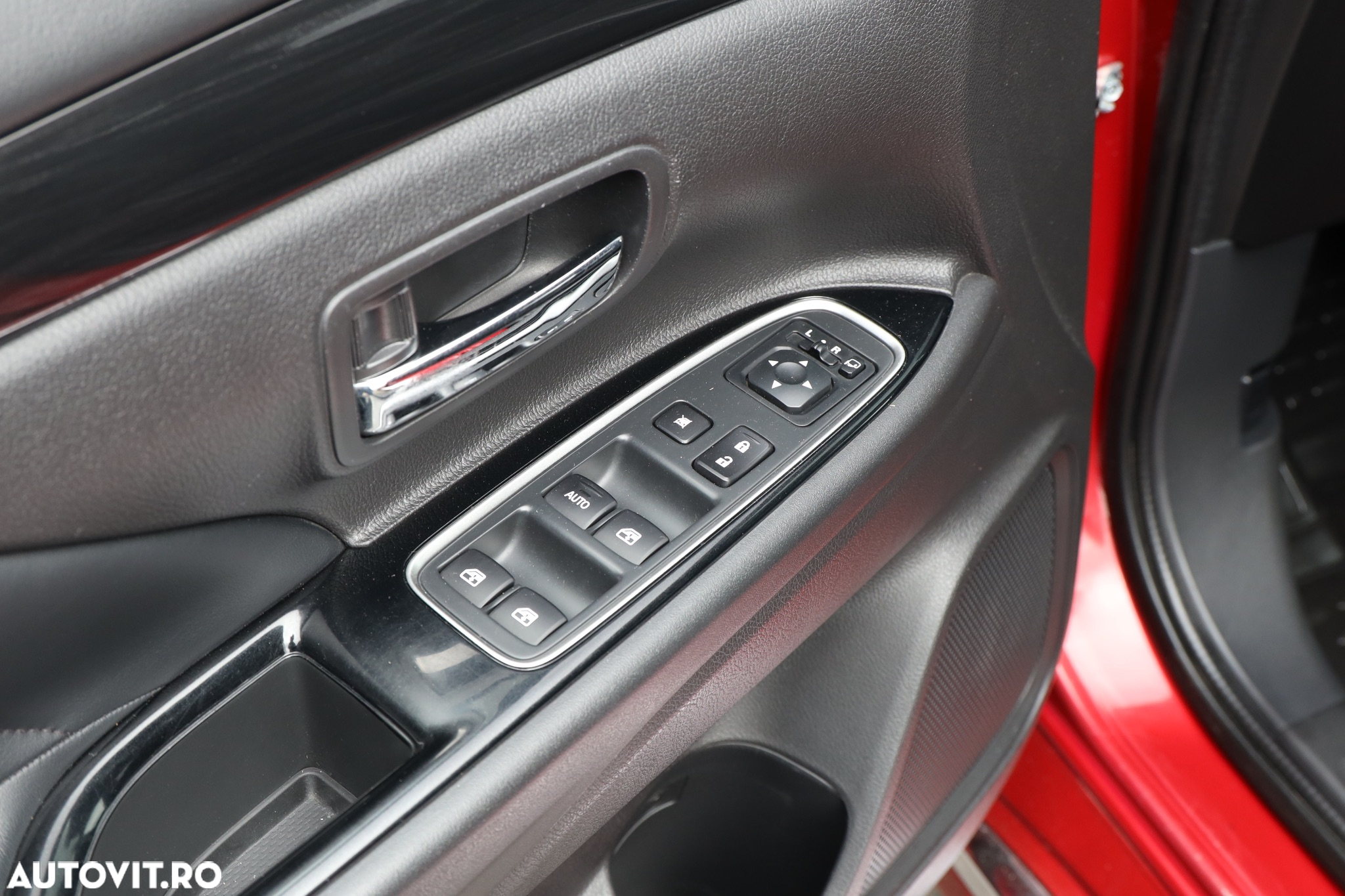 Mitsubishi Outlander 2.0 4WD Plug-In Hybrid - 20