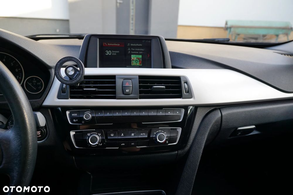BMW Seria 3 318i - 15