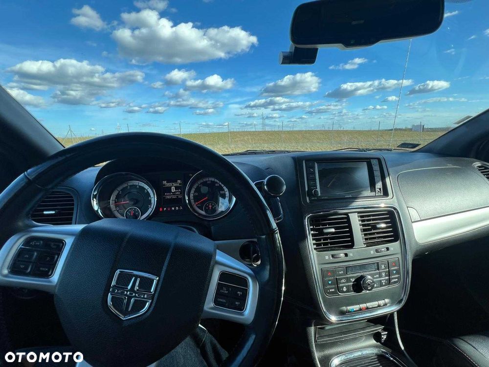Dodge Grand Caravan - 2