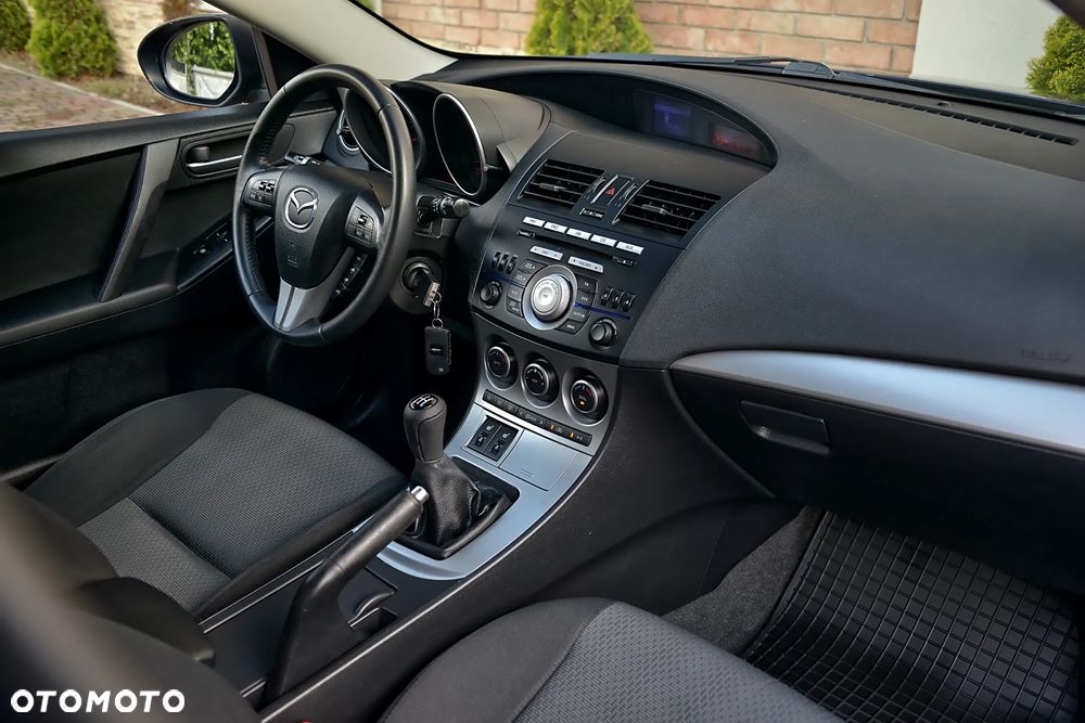 Mazda 3 1.6 Exclusive + - 27