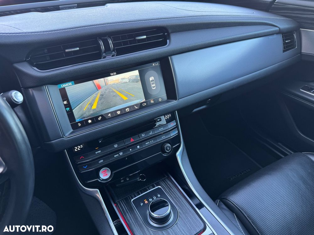 Jaguar XF 25d AWD R-Sport - 24