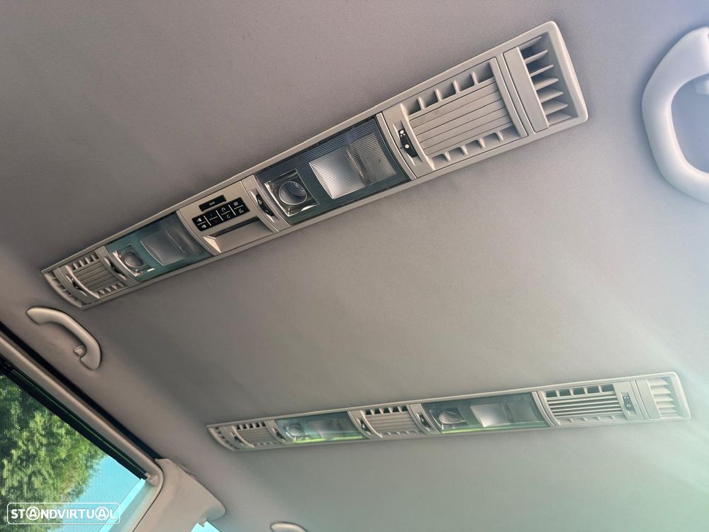 VW Multivan 2.0 TDi 180 Highline BlueMotion - 27