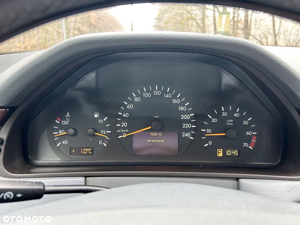 Mercedes-Benz Klasa E - 19