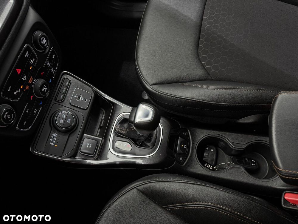 Jeep Compass - 24