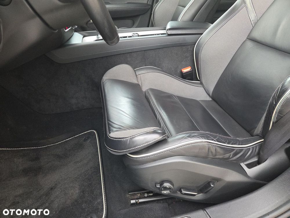 Volvo S60 B4 B R-Design - 22