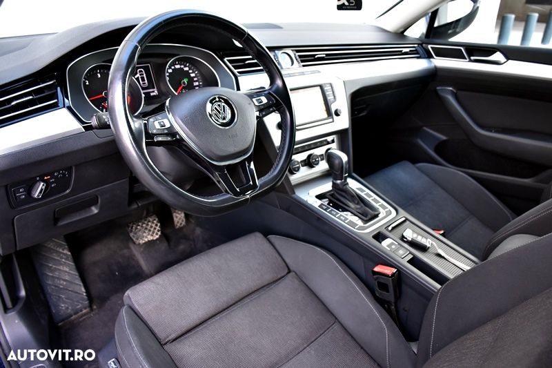 Volkswagen Passat 2.0 TDI DSG Highline - 12