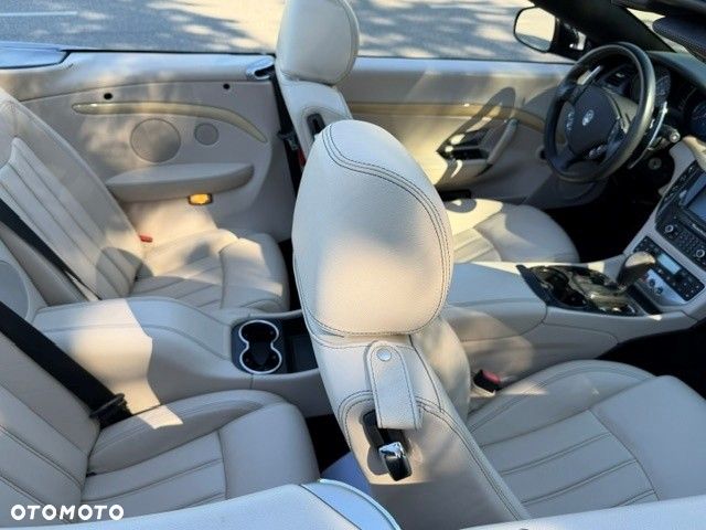 Maserati GranCabrio - 11