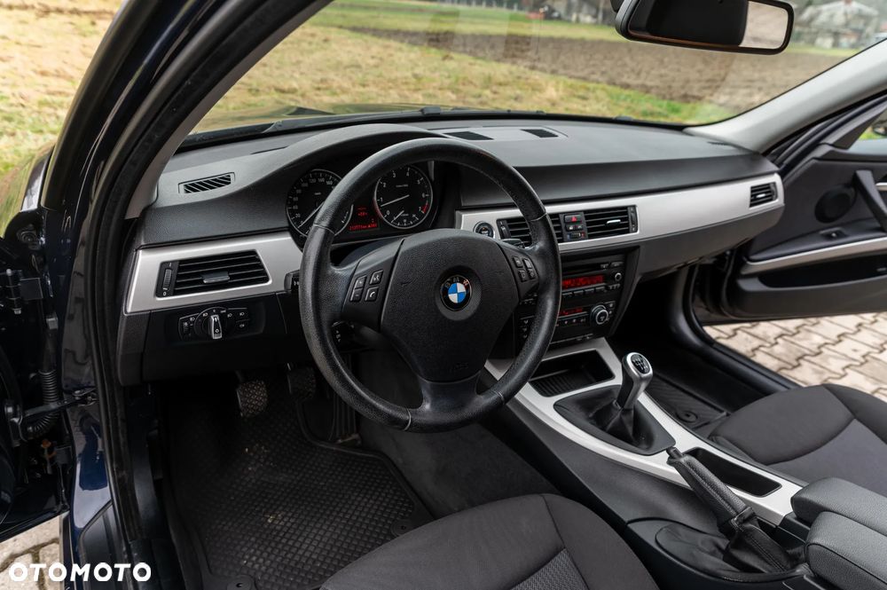 BMW Seria 3 318i - 29