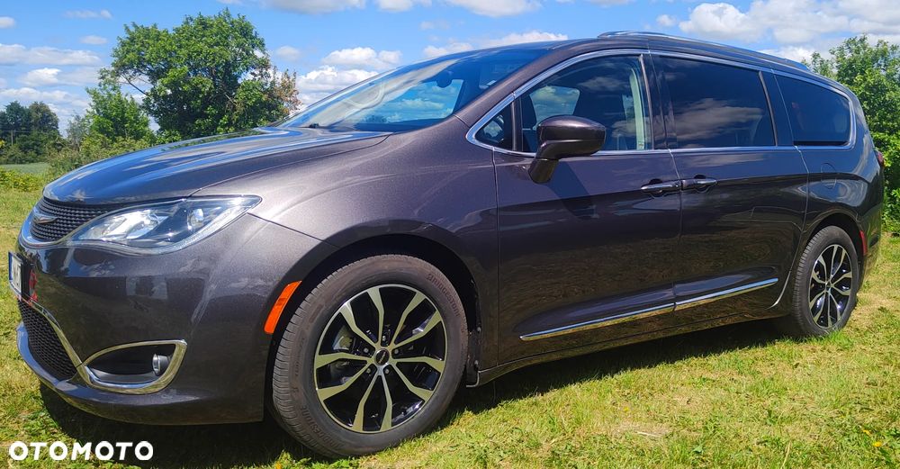 Chrysler Pacifica - 1