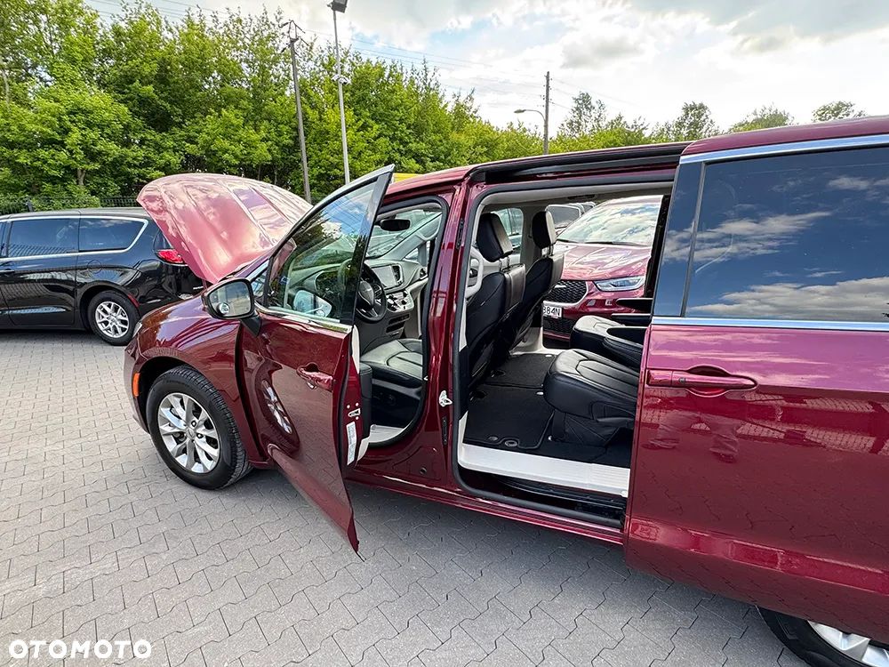 Chrysler Pacifica - 21
