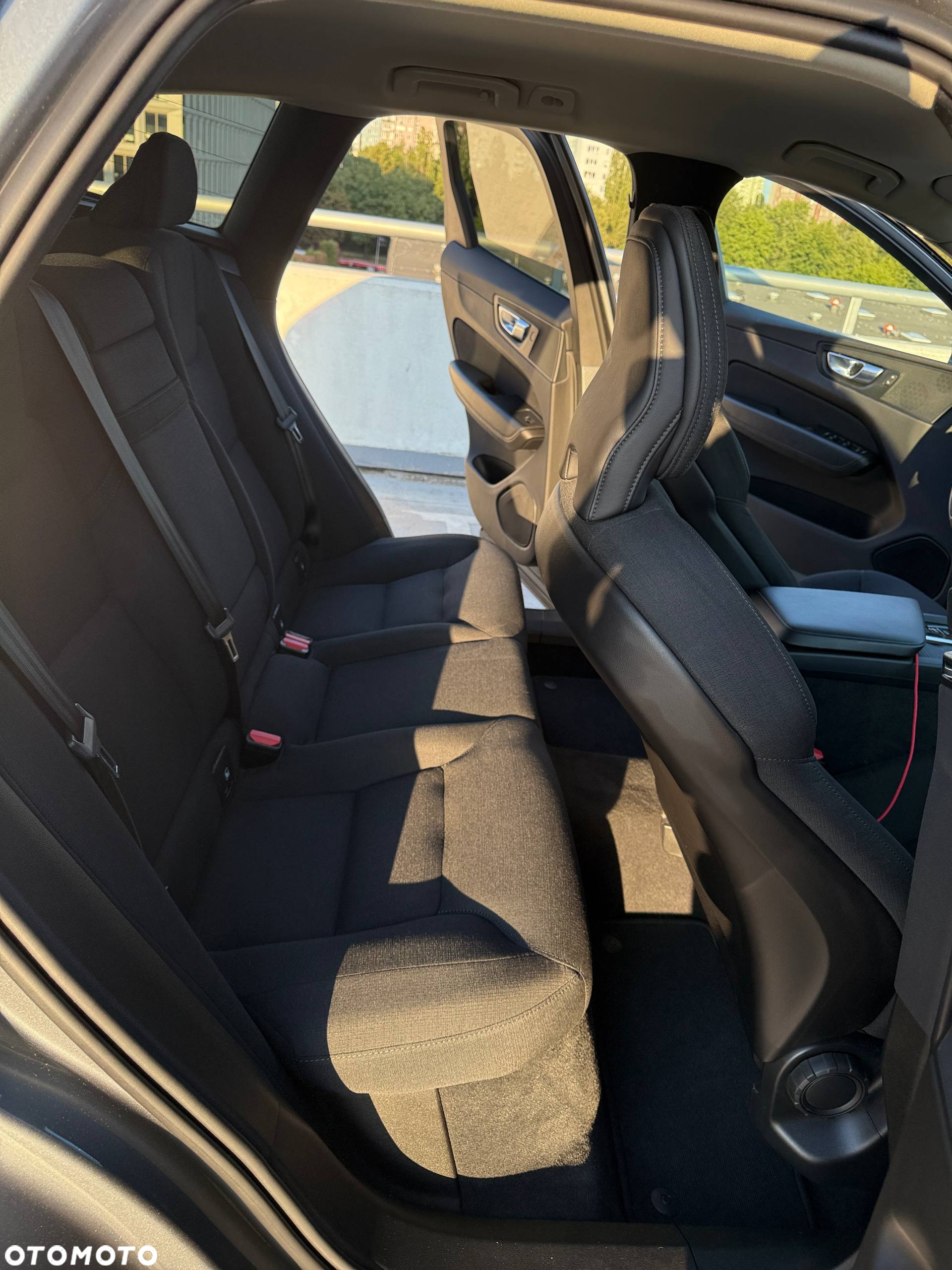 Volvo XC 60 B4 B Momentum Pro - 25