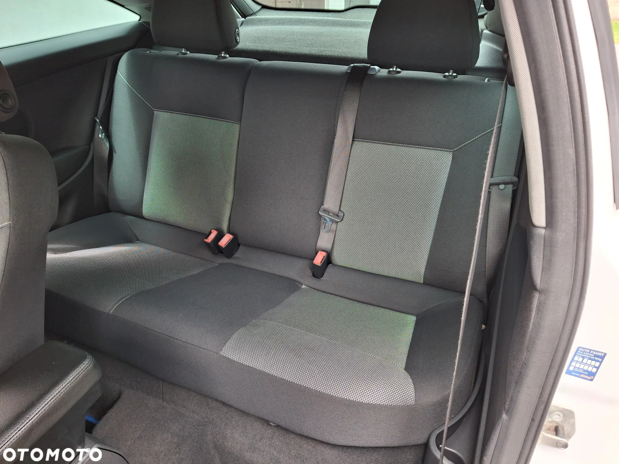 Opel Astra GTC 1.6 - 8