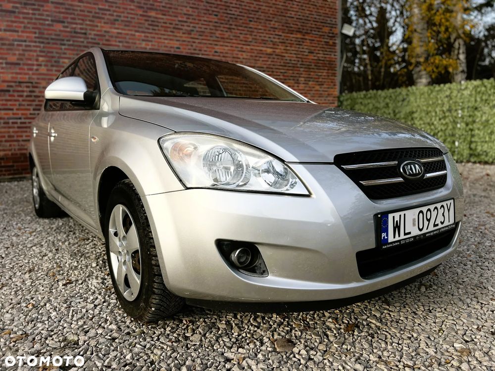 Kia Ceed - 35
